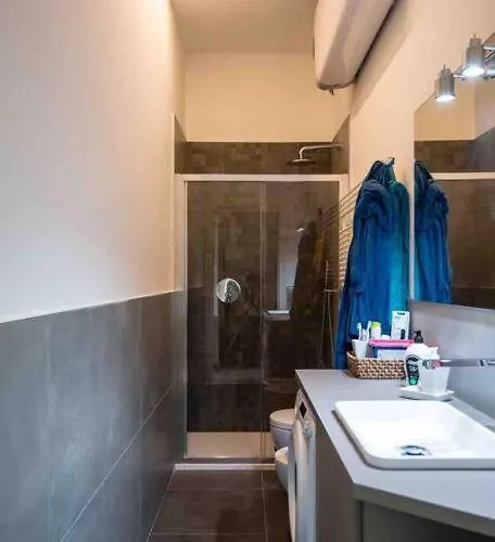 Loft Andrea Costa شقة *